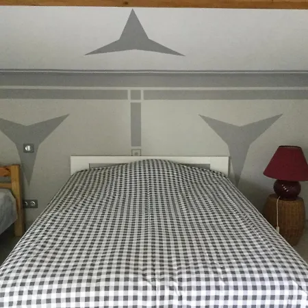 Les Ecureuils Apartment *